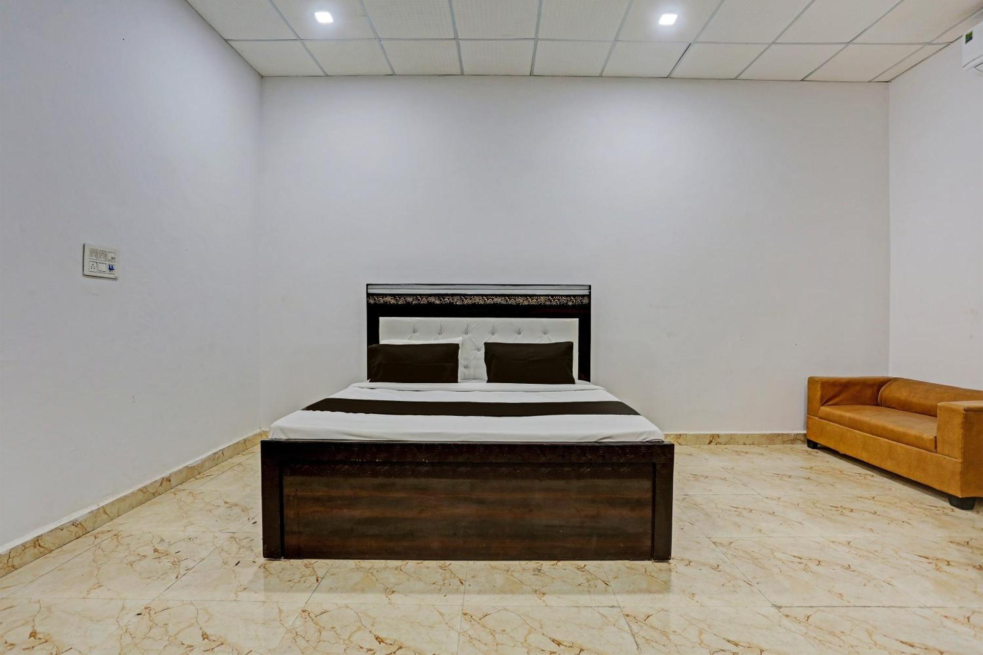 Hotel O Murliwala Wedding Palace And Resort Samalkha Kültér fotó